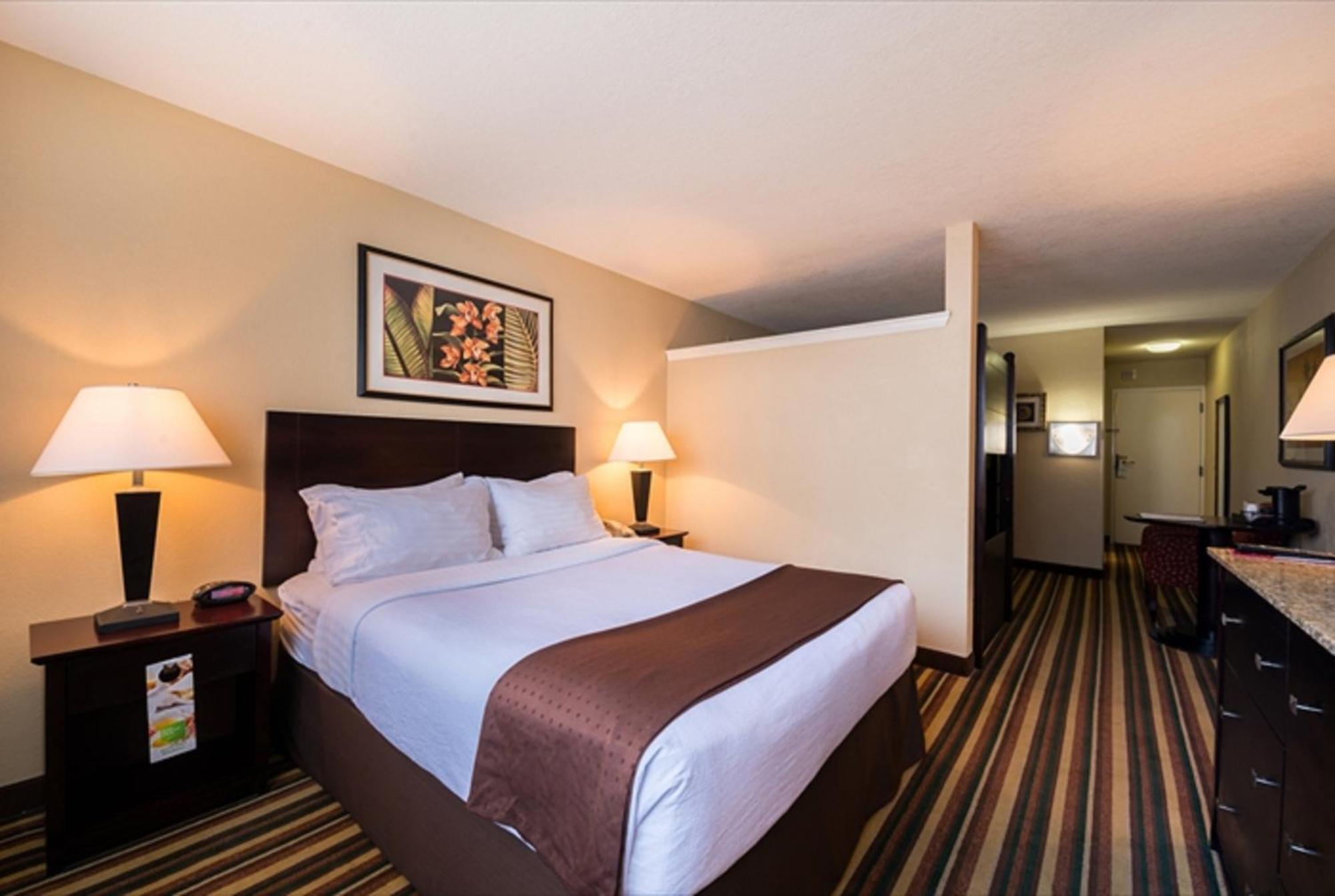 Holiday Inn & Suites Orlando Sw - Celebration Area By Ihg Kissimmee Exterior photo